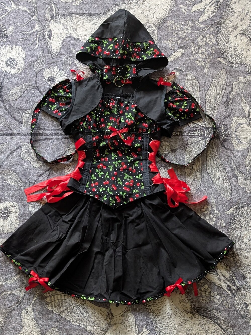 Cherry Corset Set - Picture 2 of 11